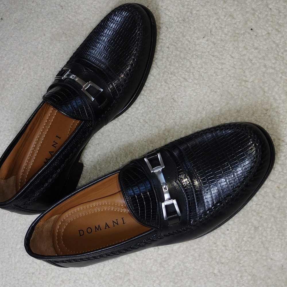 Domani men's black leather crocodile print loafers. Mint condition. Size 8